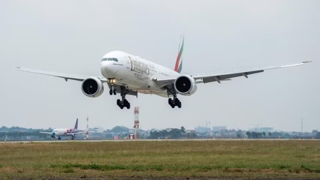 Hãng bay Emirates đánh dấu cột mốc 10 năm kết nối Hà Nội với thế giới